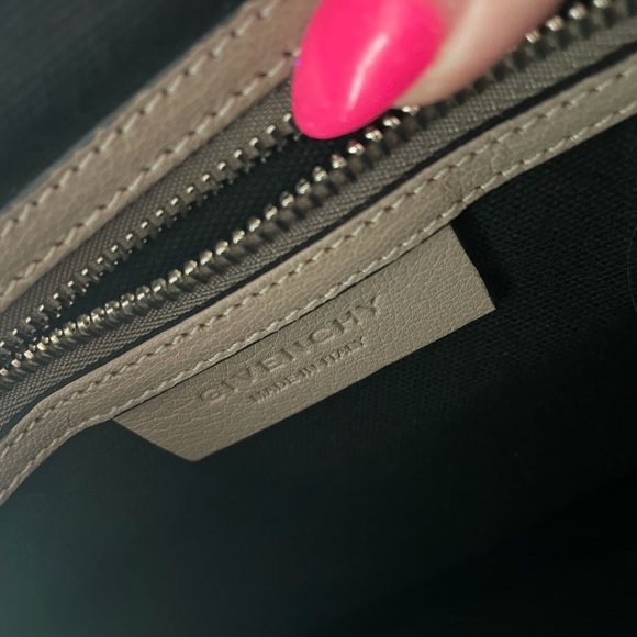 Givenchy Antigona Medium in nude - Picture 7 of 9